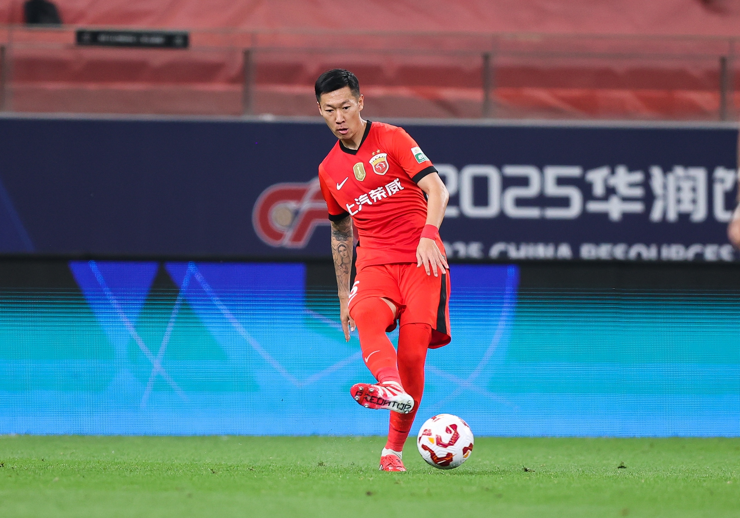 包含今晚丹佛掘金备战中超，防线松动细节曝光，赛场秩序良好，控场能力受关注的词条