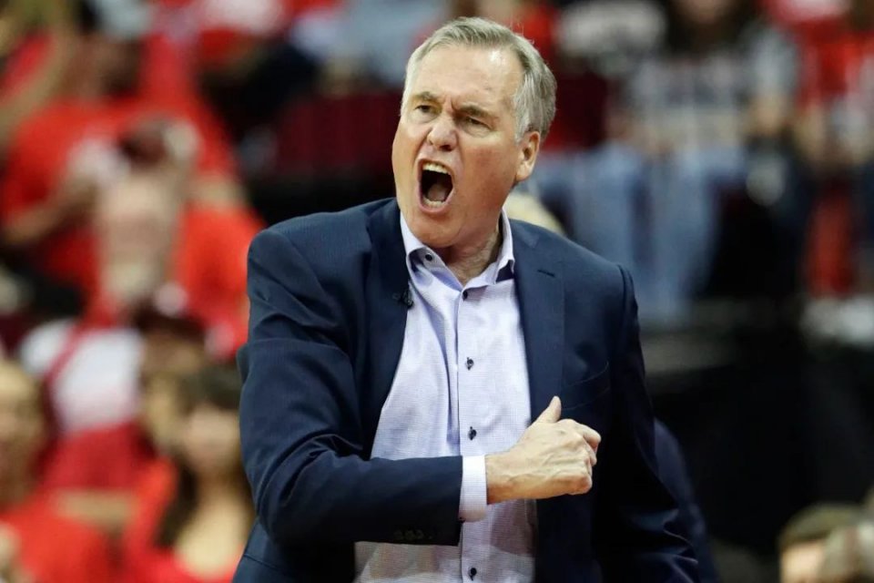 包含转会期布鲁克林篮网调整名单以备欧超杯；复出首秀环节打磨；质疑声仍在；资深球员宣示担当的词条