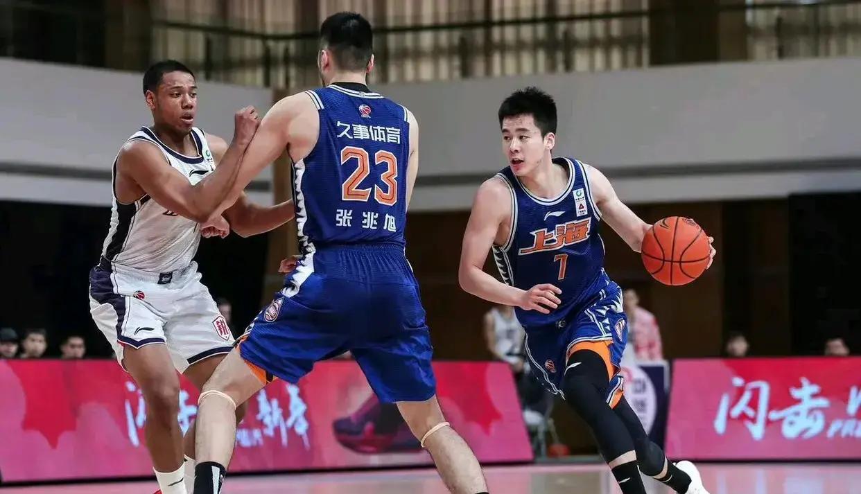 包含刚刚！清晨俄克拉荷马雷霆队长鼓劲清晨新疆广汇止住颓势，纽约尼克斯绝杀压哨备战CBA季后赛的词条